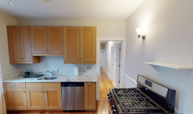 26 Taft St, Unit Top Floor in Boston, MA - Building Photo - Building Photo