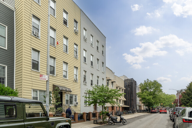 115 Eckford St in Brooklyn, NY - Building Photo - Building Photo