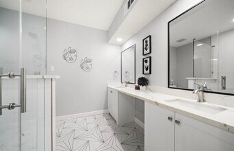 1633 Castle Ct in Houston, TX - Building Photo - Building Photo