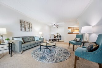 100 W Butterfield Rd in Elmhurst, IL - Building Photo - Building Photo