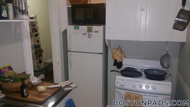 55 Park Dr, Unit 8 in Boston, MA - Foto de edificio - Building Photo