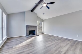 8526 Deer Meadow Dr in Houston, TX - Building Photo - Building Photo