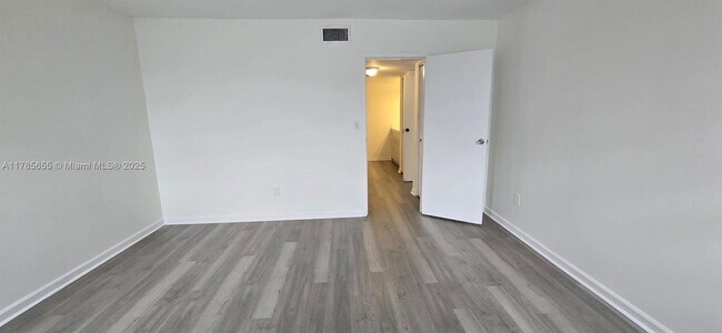 4848 NW 24th Ct in Lauderdale Lakes, FL - Building Photo - Building Photo