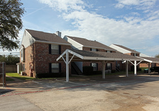 Marsh Highland in Carrollton, TX - Foto de edificio - Building Photo