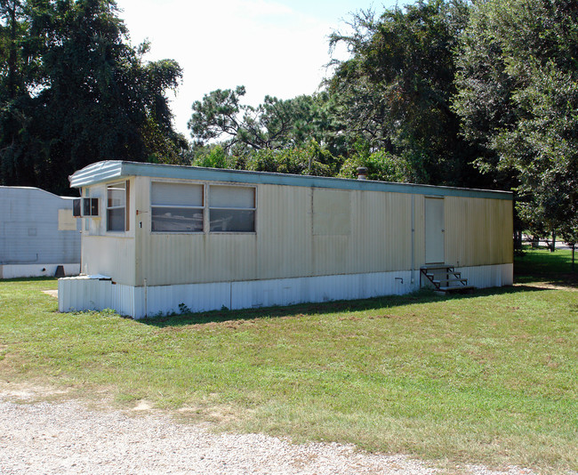 1501 Lansing Dr in Pensacola, FL - Building Photo - Building Photo