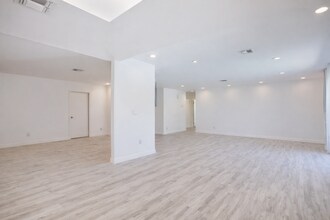 1966 Rockledge Dr in Las Vegas, NV - Foto de edificio - Building Photo