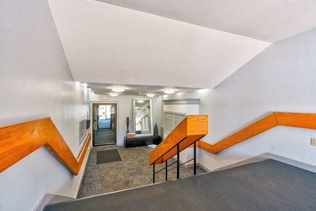 165 Quincy Shore Dr, Unit Apt C21 in Quincy, MA - Building Photo - Building Photo