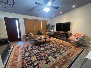 703 W Crestland Dr in Austin, TX - Building Photo - Building Photo