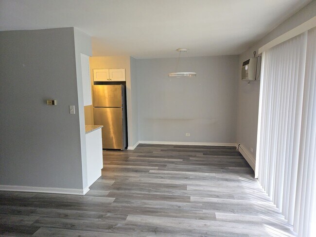110 W 66th St-Unit -Unit 1 in Westmont, IL - Building Photo - Building Photo