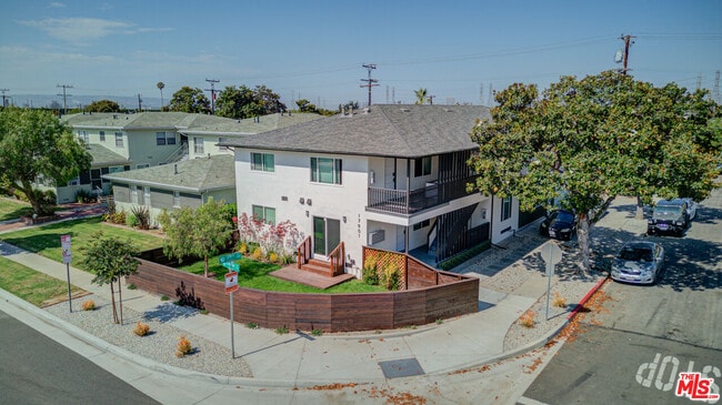 property at 17901 Crenshaw Blvd