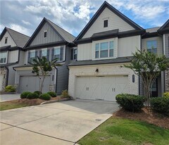 5531 Garens Way in Flowery Branch, GA - Building Photo