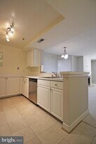 1045 N Utah St in Arlington, VA - Building Photo