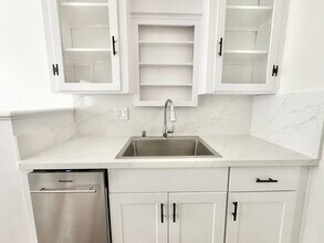 800 N Las Palmas Ave in Los Angeles, CA - Building Photo - Building Photo
