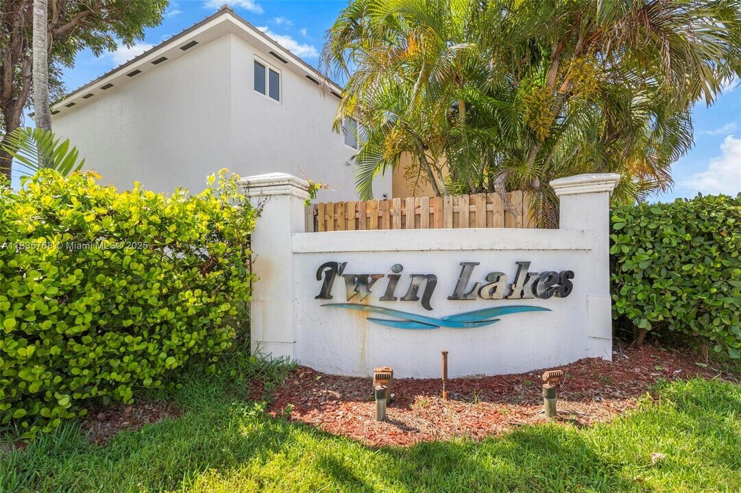 13649 SW 142nd Terrace in Miami, FL - Building Photo