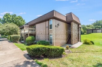 5805 Royal Ridge Dr in West Springfield, VA - Building Photo - Building Photo