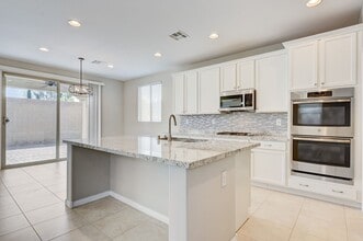 10001 Desert Bighorn Ct in Las Vegas, NV - Building Photo - Building Photo