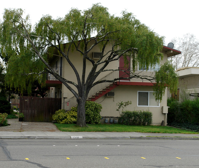 Auletta Apartments in Santa Rosa, CA - Building Photo - Building Photo