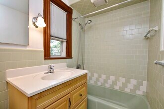 43 Oakridge St, Unit 2 in Boston, MA - Building Photo - Building Photo