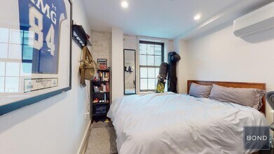 21 Avenue B in New York, NY - Foto de edificio - Building Photo