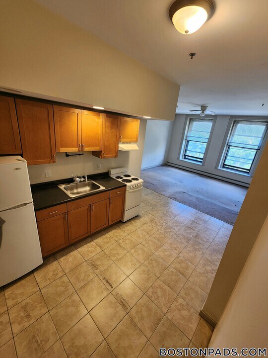 60 Franklin St in Worcester, MA - Building Photo