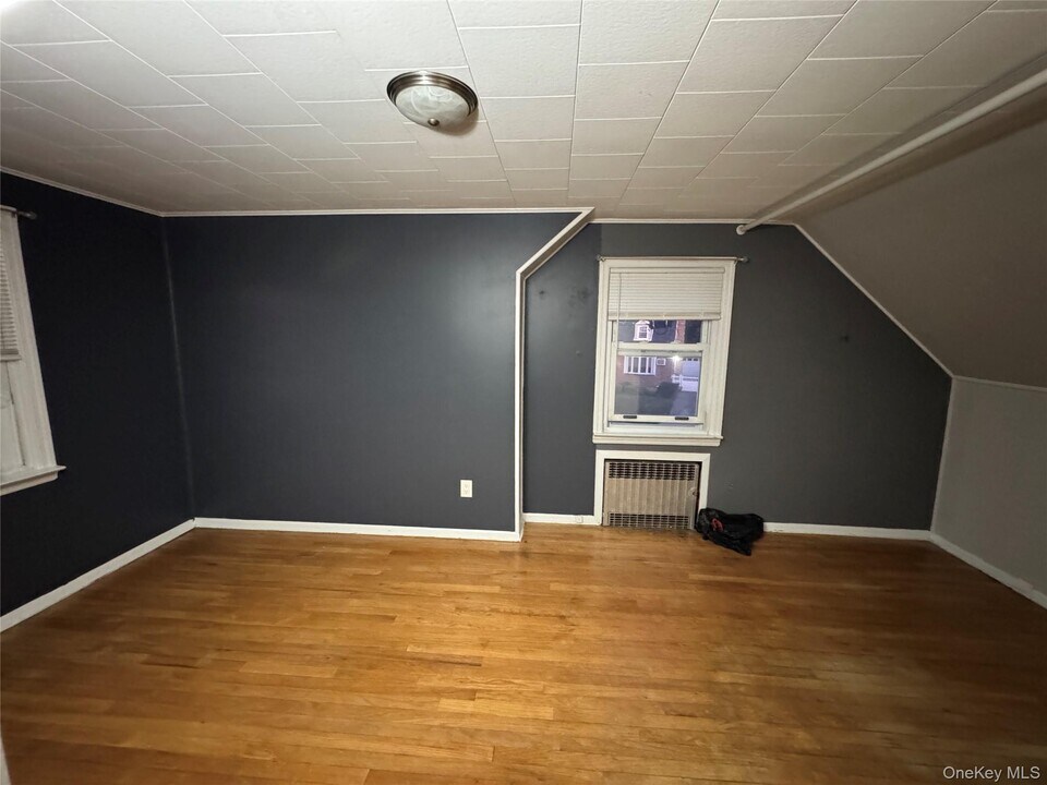 29 Mary St in Valley Stream, NY - Building Photo