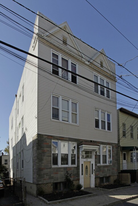 229 Lembeck Ave in Jersey City, NJ - Building Photo