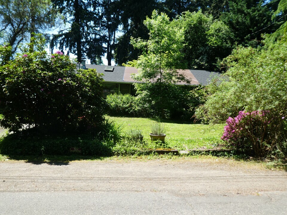 19377 Sycamore Ave in Lake Oswego, OR - Building Photo