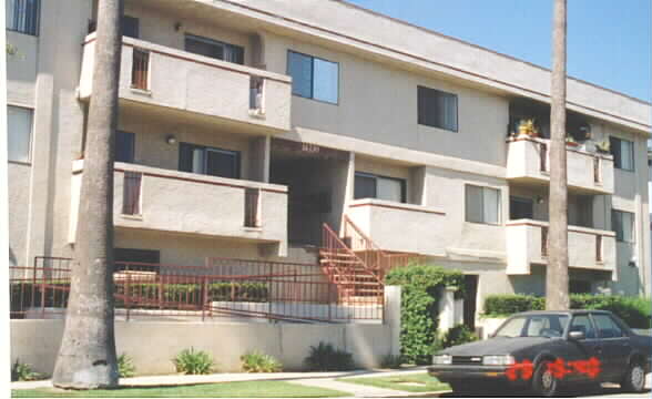 Eastwood Apartments in Van Nuys, CA - Building Photo - Building Photo