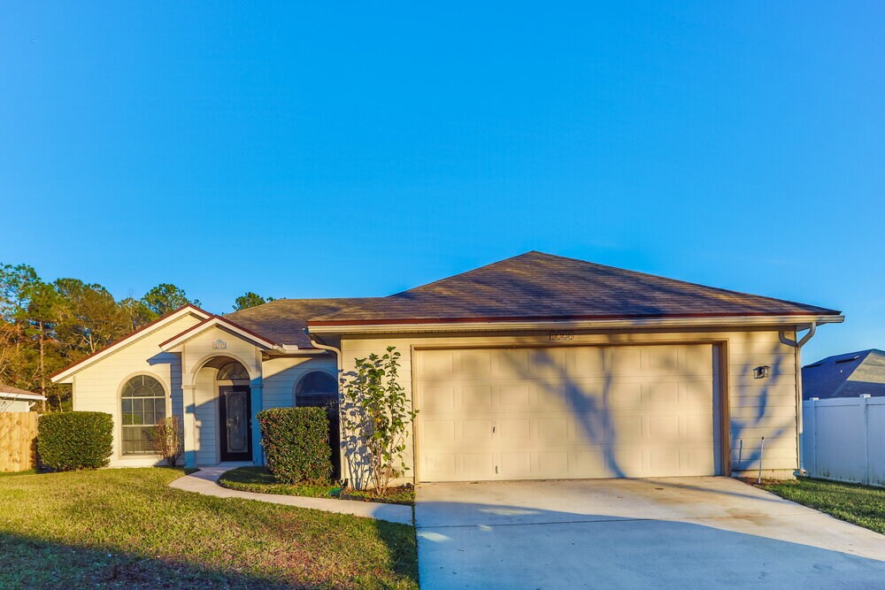 1729 Glen Laurel Dr in Middleburg, FL - Foto de edificio