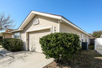7939 Cherry Blossom Dr S in Jacksonville, FL - Foto de edificio - Building Photo