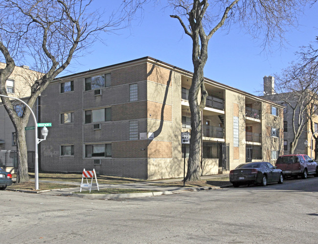 6301 N Artesian Ave in Chicago, IL - Building Photo - Building Photo