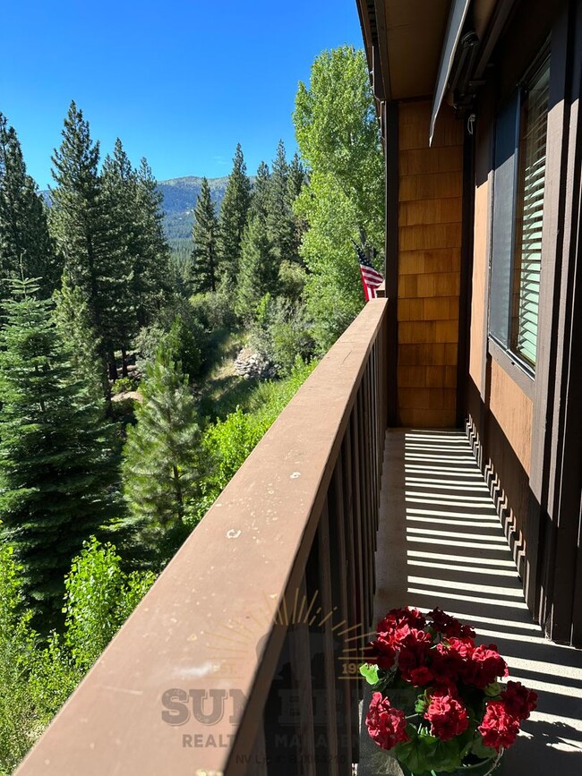 335 Ski Way in Incline Village, NV - Building Photo - Building Photo