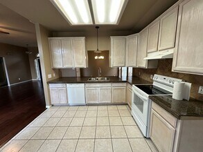 7041 Spanish Wood Dr in Corpus Christi, TX - Building Photo - Building Photo