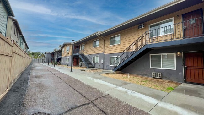 424 Emerald Avenue in El Cajon, CA - Building Photo - Building Photo