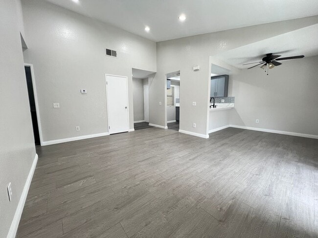 1031 S Palmetto Ave in Ontario, CA - Building Photo - Building Photo