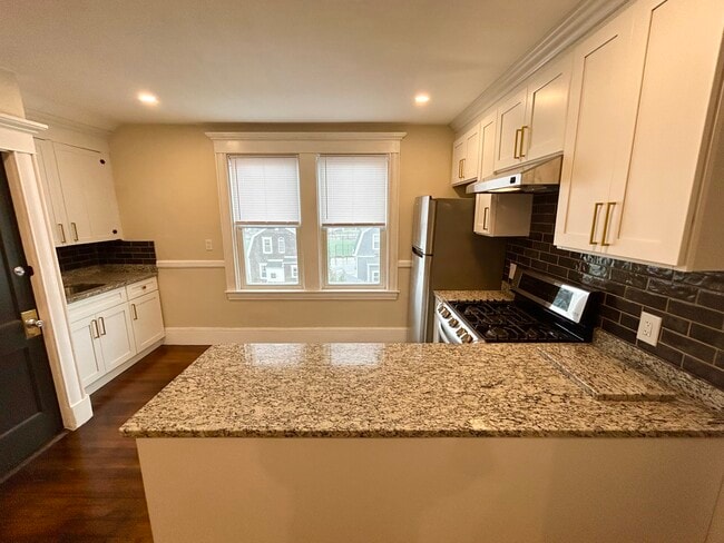 252 Central Ave, Unit 3 in New Bedford, MA - Building Photo - Building Photo