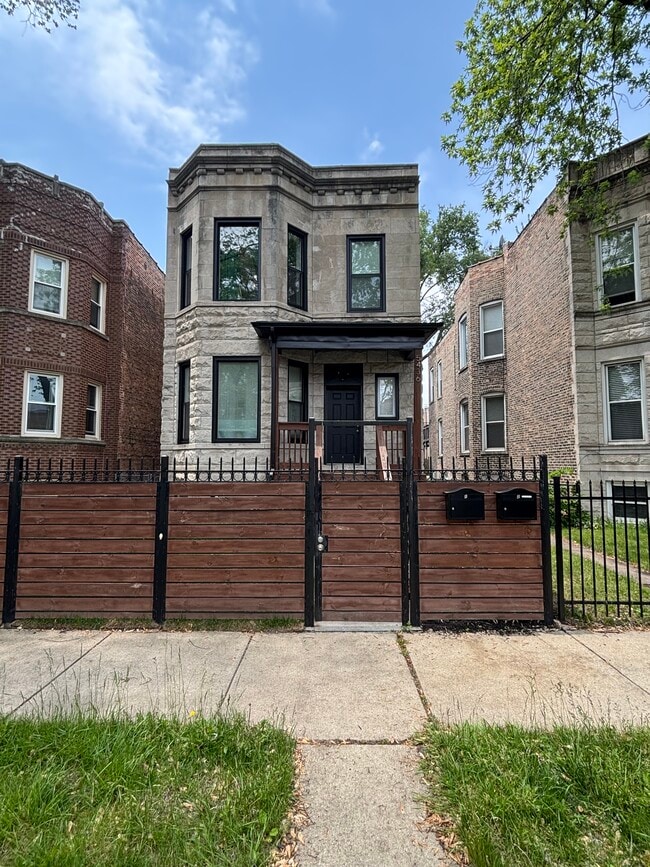 5436 S Aberdeen St, Unit 2