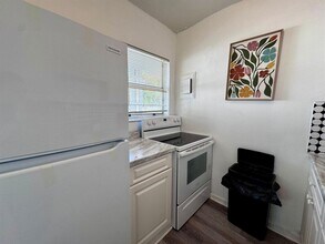 415 6th Ave N, Unit 417 in Lake Worth Beach, FL - Foto de edificio - Building Photo