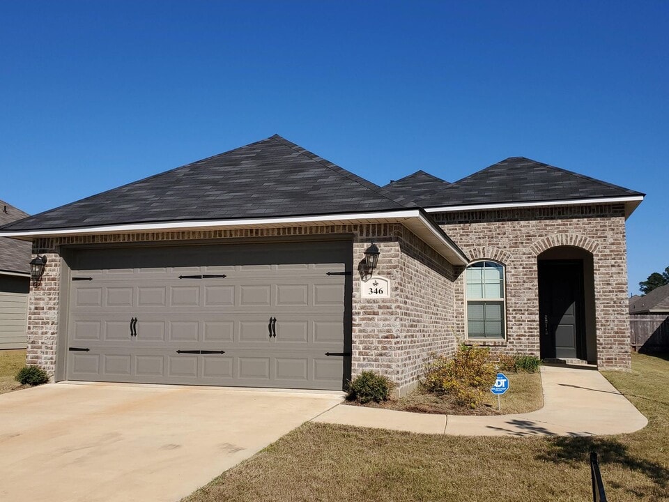 346 Camden Hill St in Haughton, LA - Building Photo