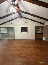 1727 Redwood St in Seguin, TX - Building Photo - Building Photo