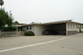 1011 W Alisal St in Salinas, CA - Building Photo - Building Photo