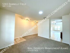 5303 Dannelly Fld in San Antonio, TX - Building Photo - Building Photo