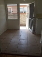 11368 Washington Pl, Unit A in Los Angeles, CA - Foto de edificio - Building Photo