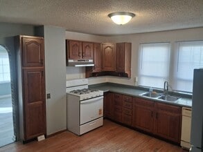 2005 E Laurel St in Springfield, IL - Building Photo - Building Photo