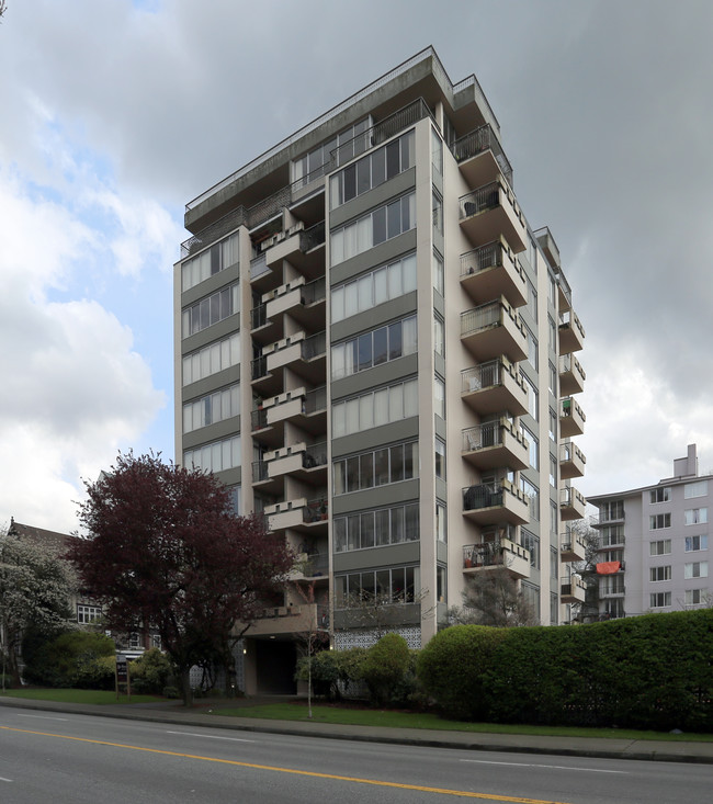 Del Morro Apartments in Vancouver, BC - Building Photo - Building Photo