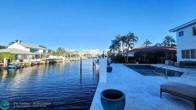 879 NE Orchid Bay Dr in Boca Raton, FL - Foto de edificio - Building Photo