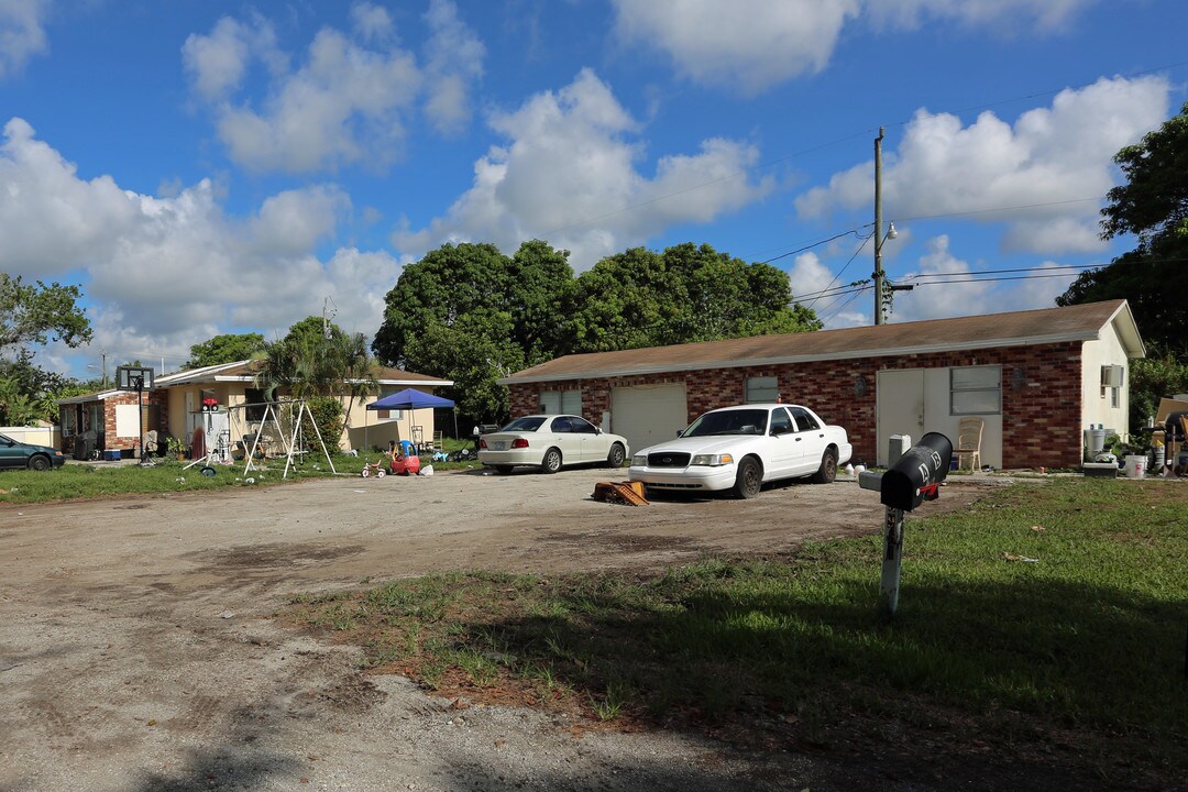 3961 Allison Ct in Lake Worth, FL - Building Photo