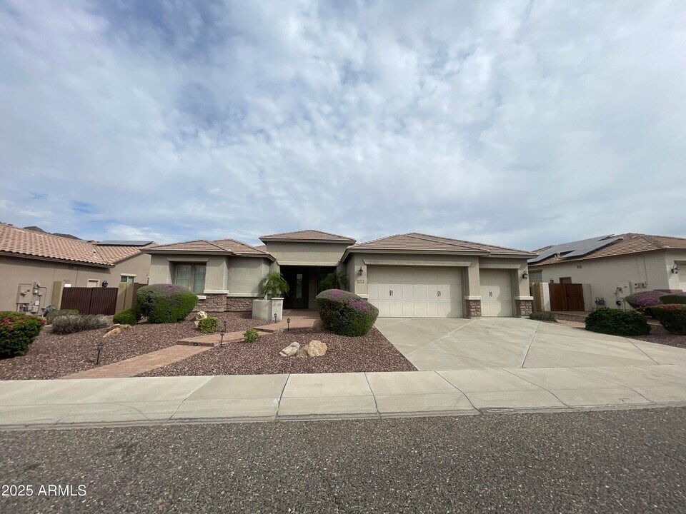 5518 W Yearling Rd in Phoenix, AZ - Building Photo
