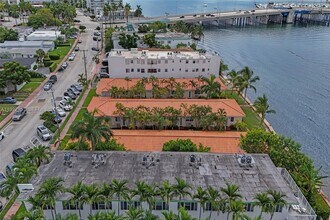 2160 Bay Dr in Miami Beach, FL - Building Photo - Building Photo