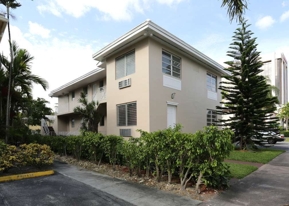 110 Antiquera Ave in Coral Gables, FL - Building Photo